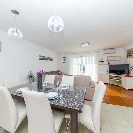 Luni Apartamento Lokva Rogoznica
