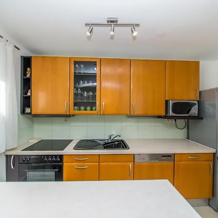 Luni Apartamento *