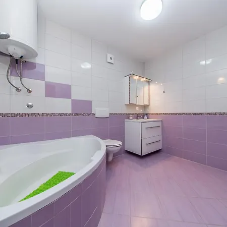 Luni Apartamento *