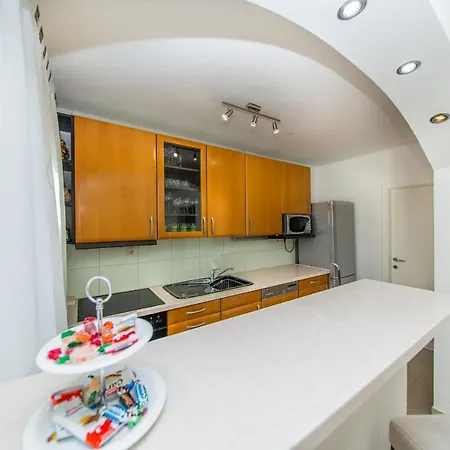 Luni Apartamento *